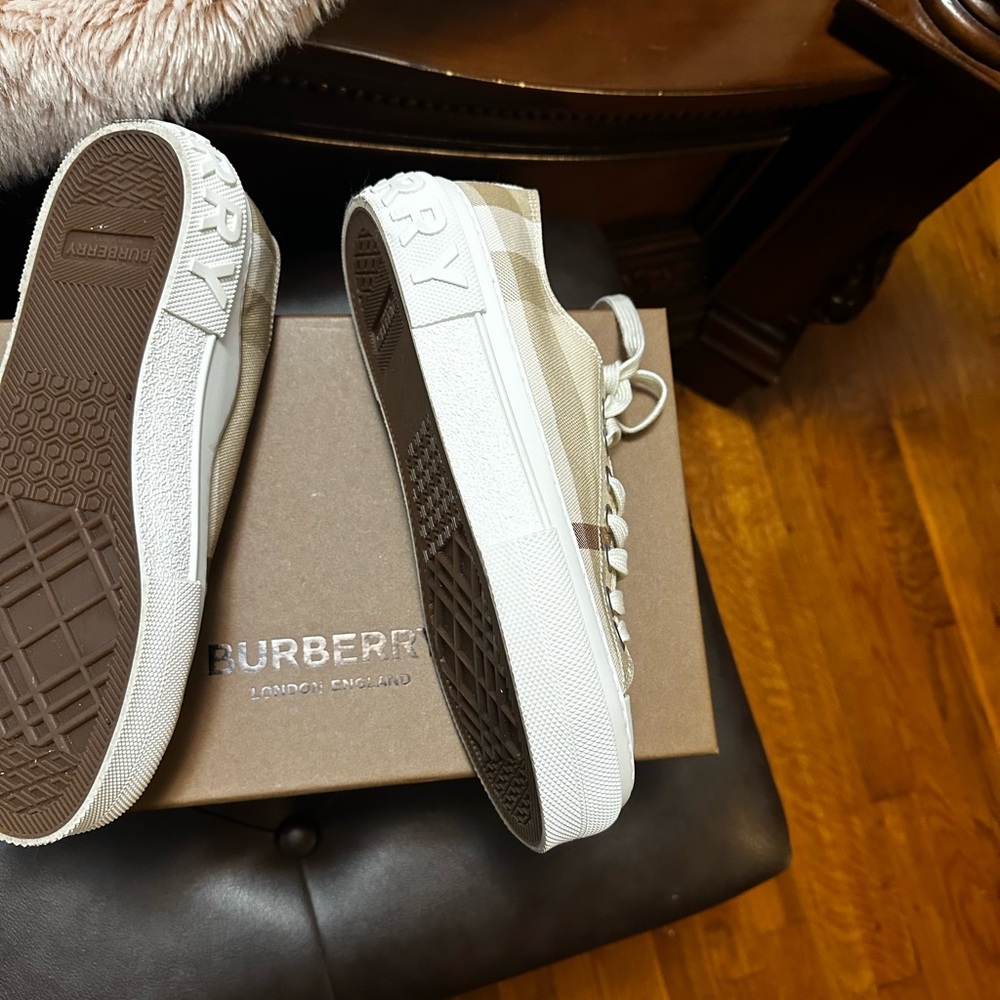 Burberry sneakers